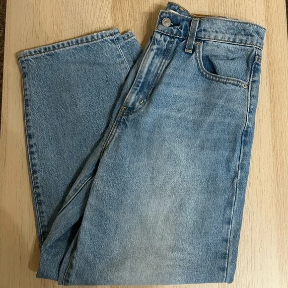 Levi's Straight Leg Jeans in Medium Blue - Picture 6 of 6